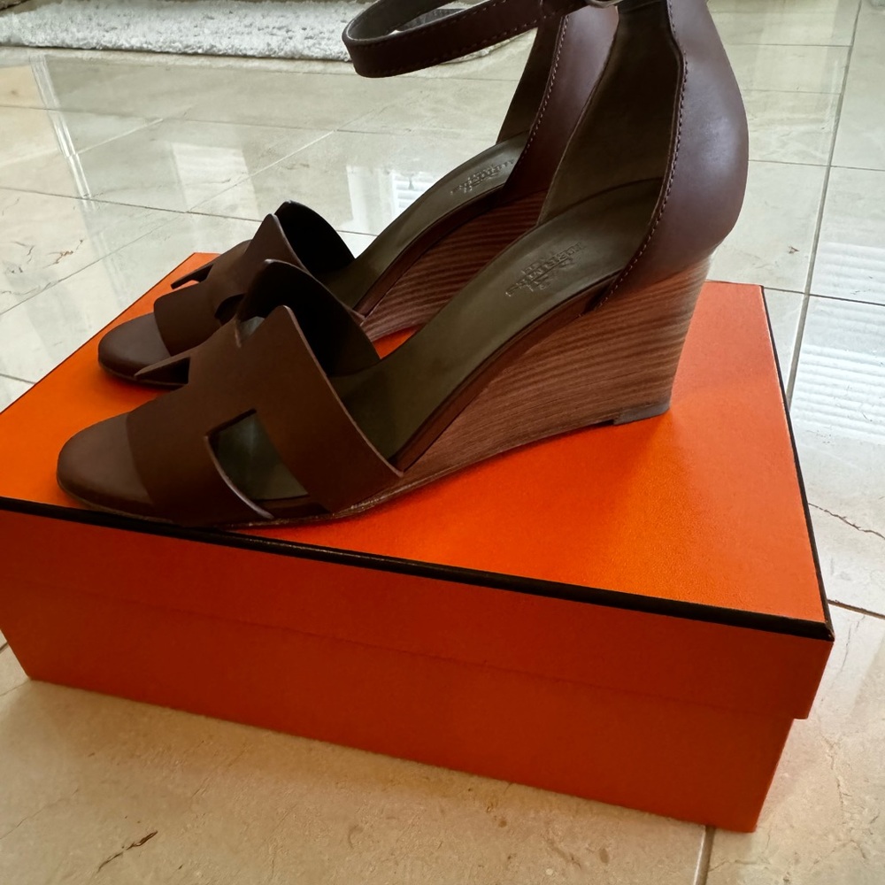 Legend calfskin women’s sandal size 39